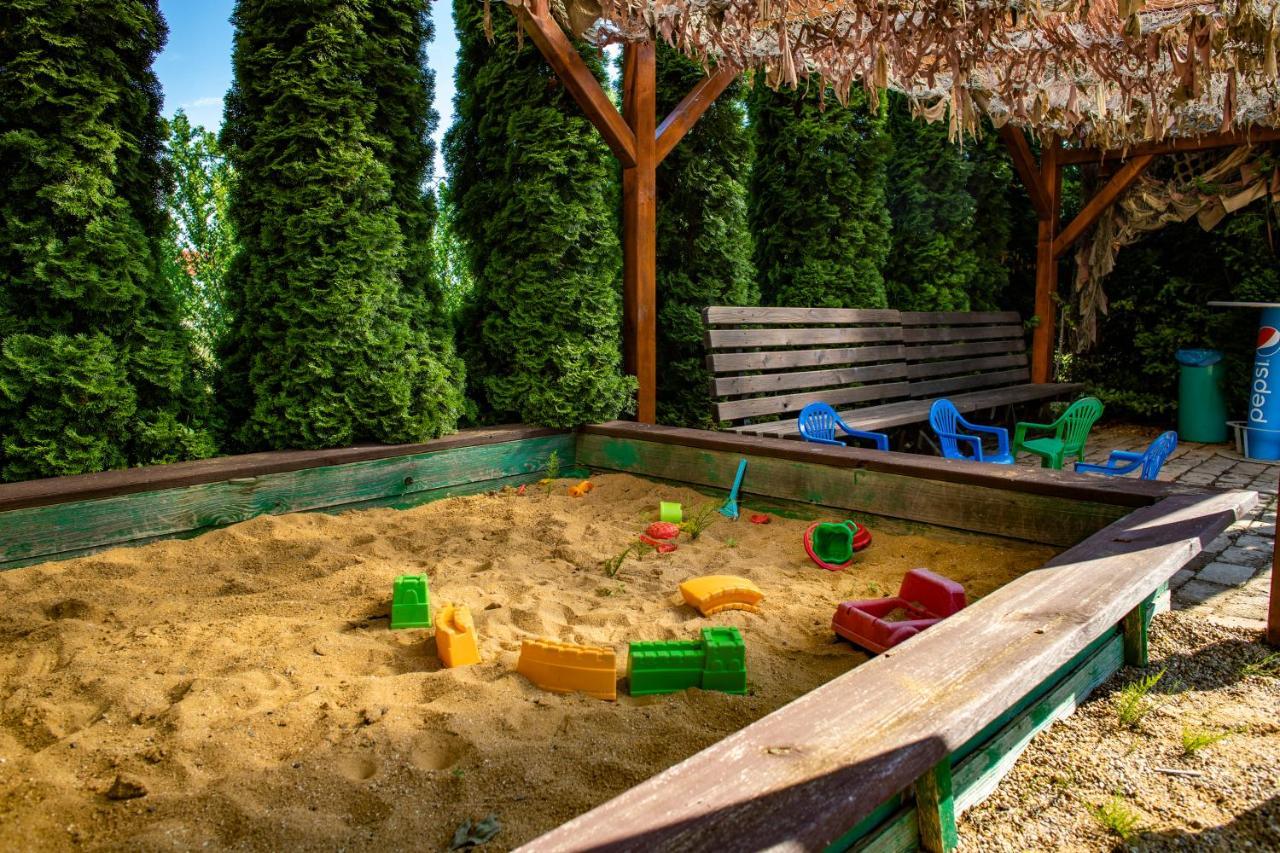 Amenity Penzion Horni Vestonice Ngoại thất bức ảnh